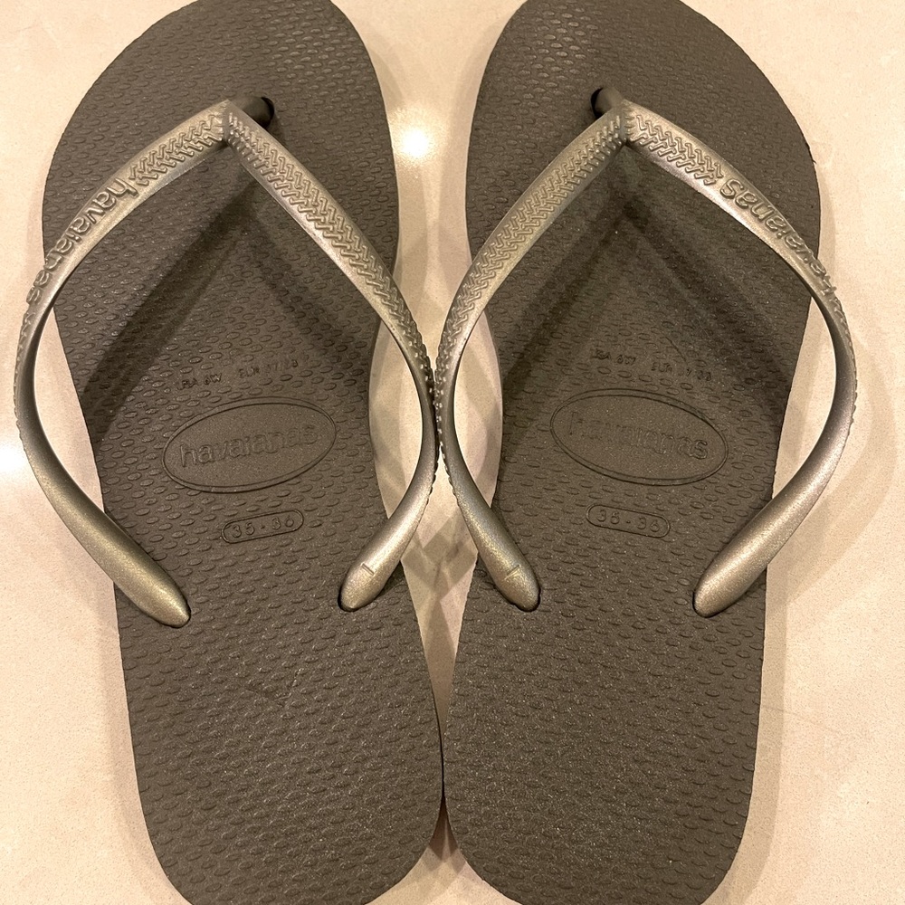 Gently worn Havaianas